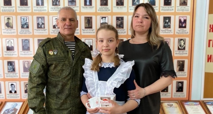 Ветеран СВО подарил школьнице из Мордовии армейскую кружку 