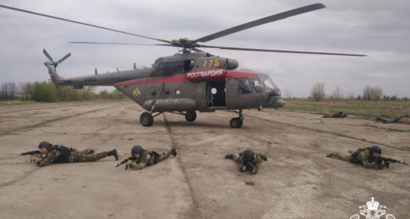 В Мордовии бойцы спецназа отработали беспарашютное десантирование